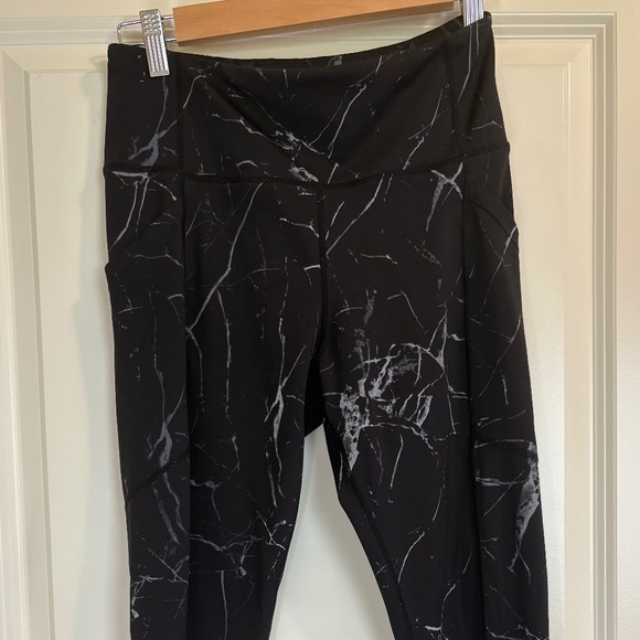 KIAVA Pants - KIAVA Women’s Leggings Size Medium Pockets Black and White Marble Activewear